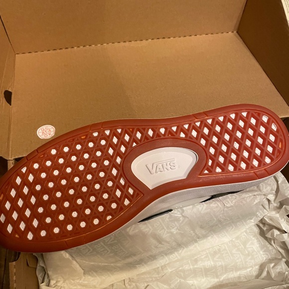 Vans - Picture 3 of 4